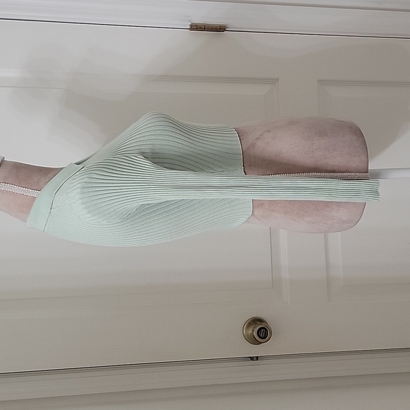 Divided Size XS Ribbed Collared Top Sage/Mint Green, Excellent Used Condition - Picture 4 of 10